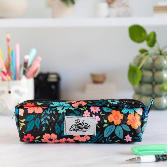 Estuche de tela delgado negro