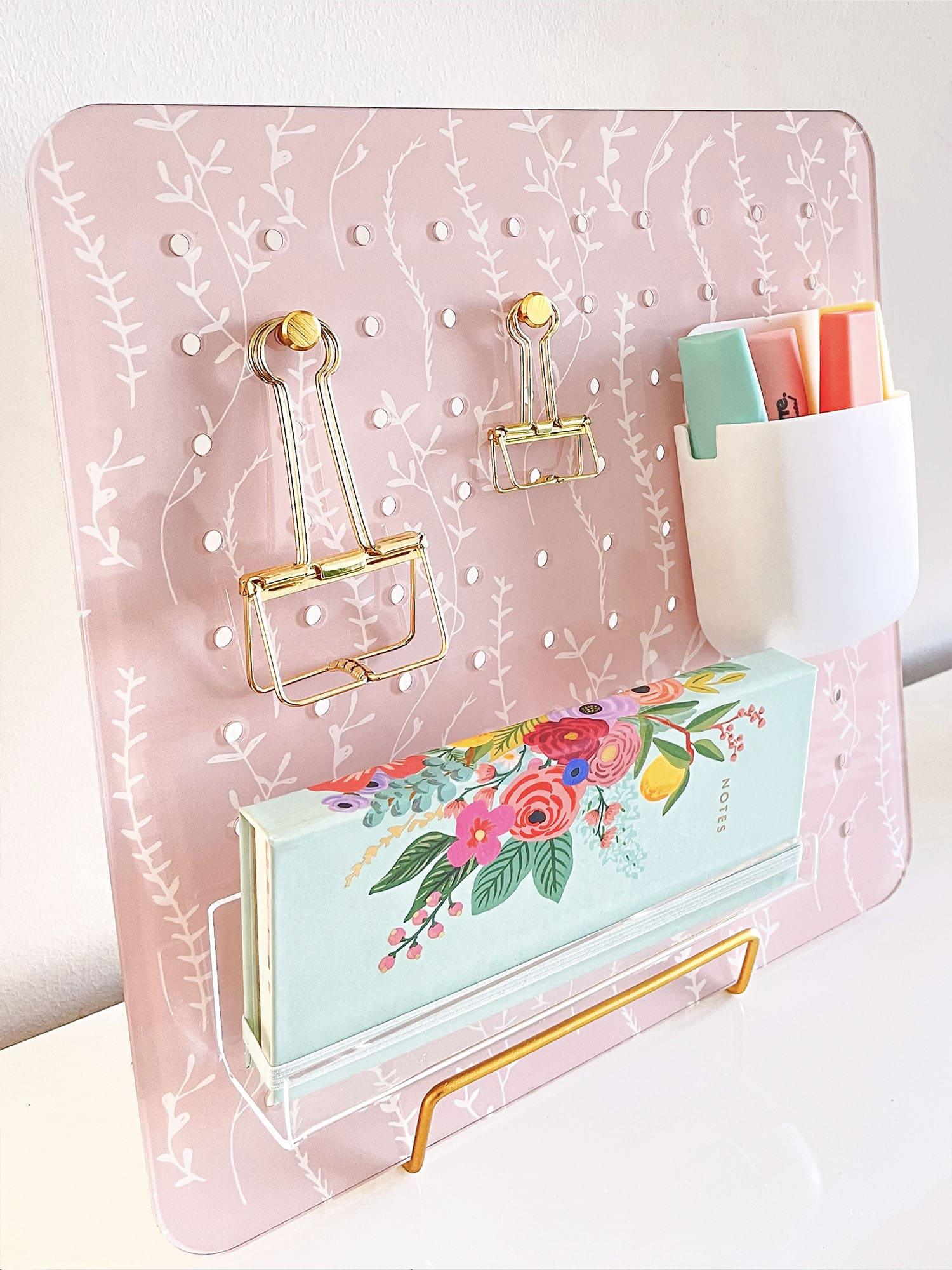 Panel acrílico rosa oscuro con diseño - Tienda Girom