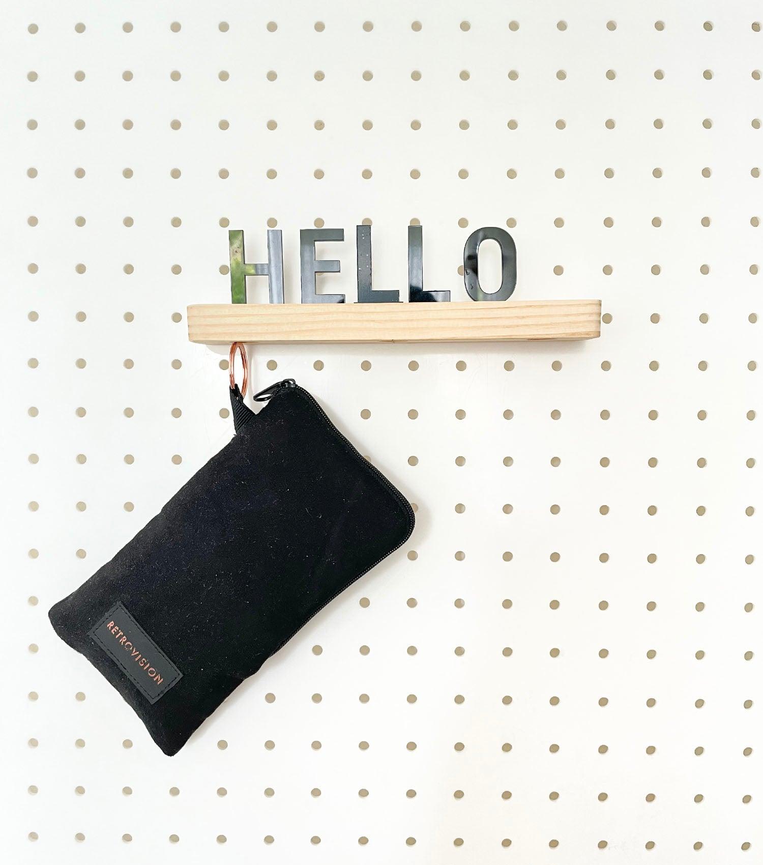 Repisa lettering de madera con llavero imantado - Tienda Girom